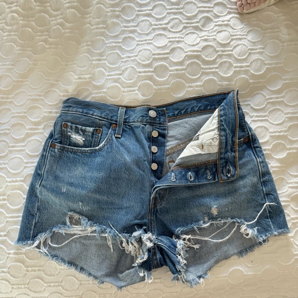 Levi’s Jean Shorts - Picture 4 of 4